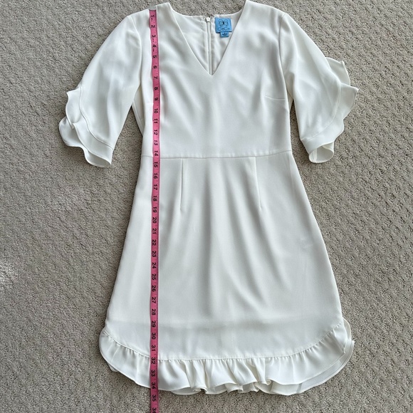 CeCe White Ruffle V-Neck Sheath Dress Size 0 Feminine Bridal Shower Summer - Picture 12 of 13